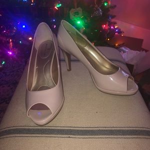 Gorgeous patent leather taupe Bandalino platforms. Perfect condition ✨